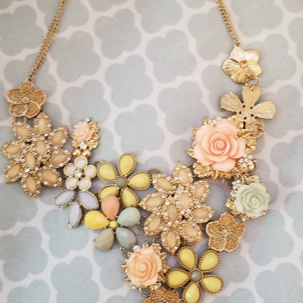 Necklace statement
